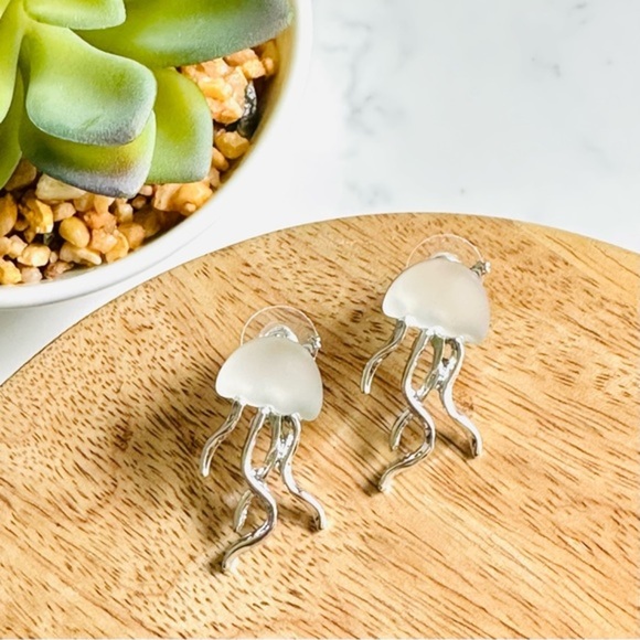 2/$30🌵 Jellyfish Earrings Ocean Beach Fish Themed Gift Boho Unique Jewelry NEW - Picture 1 of 9